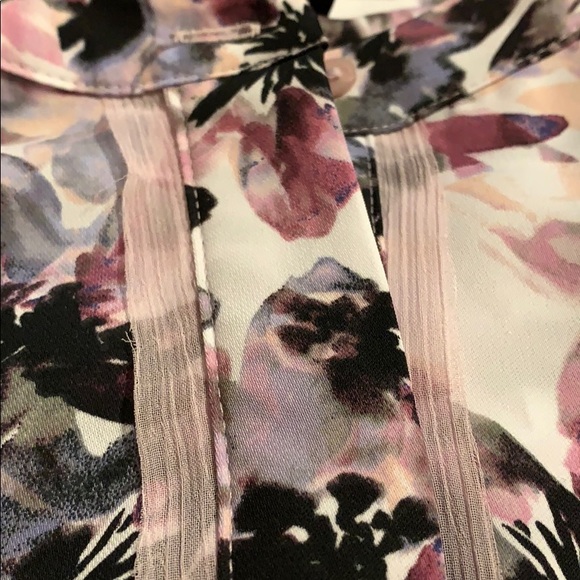 Vera Wang Floral Blouse - Picture 2 of 6